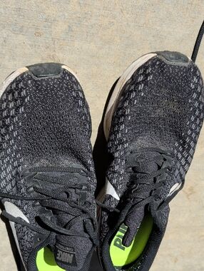 Nike Men’s Black Athletic Running Shoes with Neon Green Insole